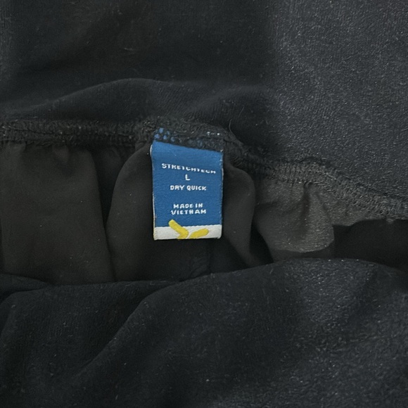 Old Navy maternity cargo shorts - Picture 2 of 2